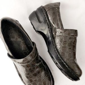 b.o.c. Gray Patent Croc Peggy Clogs